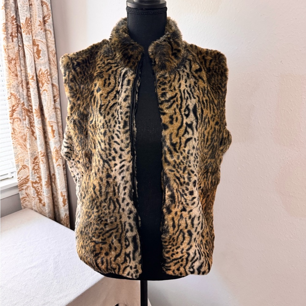 Cejon Faux Fur Leopard Vest - Picture 6 of 13